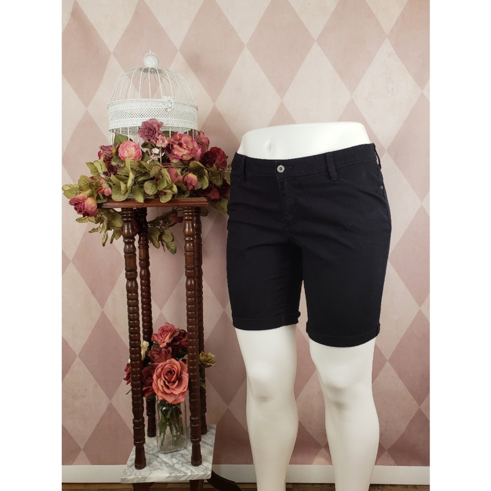 Arizona | Black Bermuda Shorts